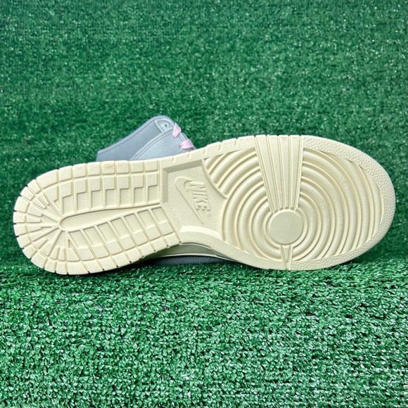 Nike Dunk High Shoes - Picture 3 of 9
